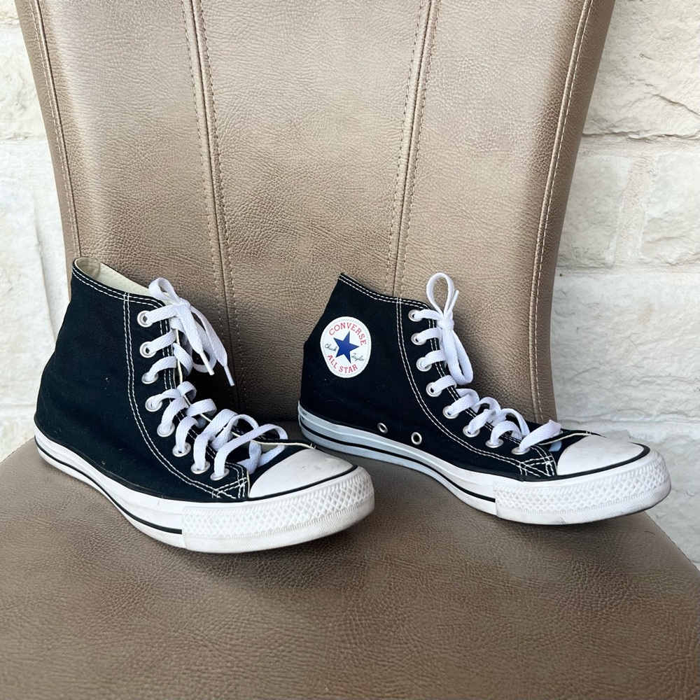 Converse Chuck Taylor Classic Black and White Hi Top Sneakers Men’s 8 Women’s 10